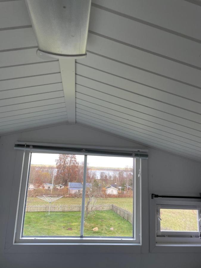 Two Small Guest Houses By Lake Rent Out As One Hjo Exterior foto