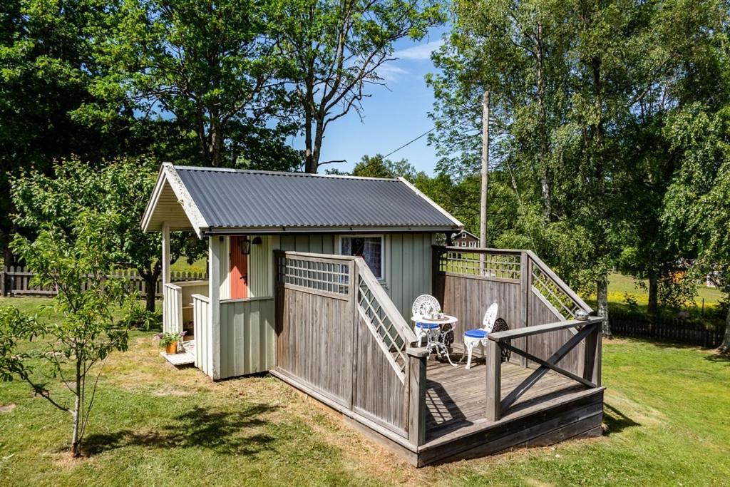 Two Small Guest Houses By Lake Rent Out As One Hjo Exterior foto